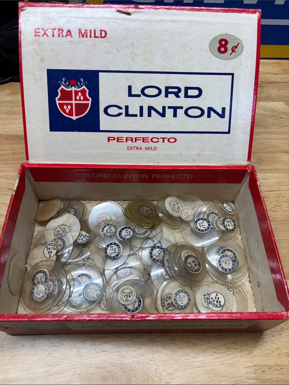 Vintage Lord Clinton Perfecto cigar box of watch crystals